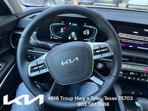 Certified 2025 Kia Telluride LX FWD image 18