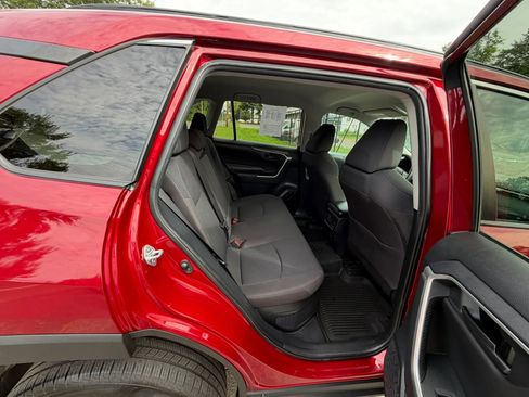 Used 2020 Toyota RAV4 LE w/ All Weather Liner Package AWD/4WD image 16