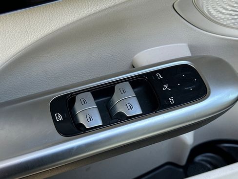 Used 2023 Mercedes-Benz C 300 Sedan image 13