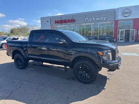 Used 2019 Nissan Titan SL w/ Midnight Edition AWD/4WD image 2