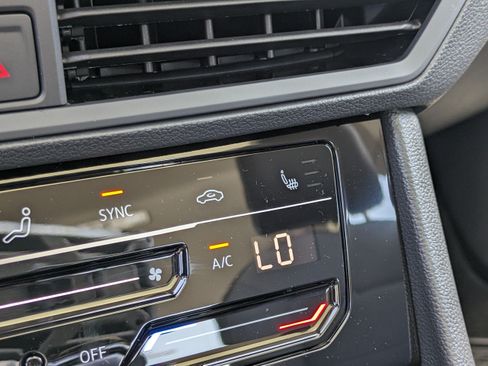 New 2026 Volkswagen Jetta SE FWD image 28