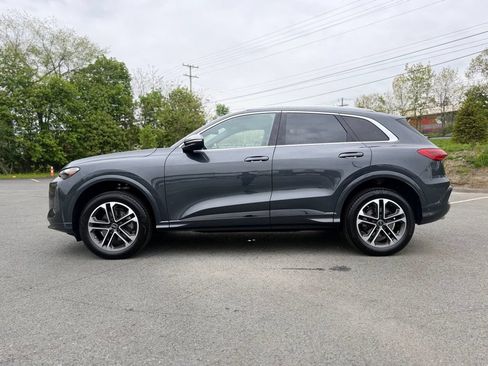 Certified 2025 Audi Q5 Premium w/ Convenience Package AWD/4WD image 3