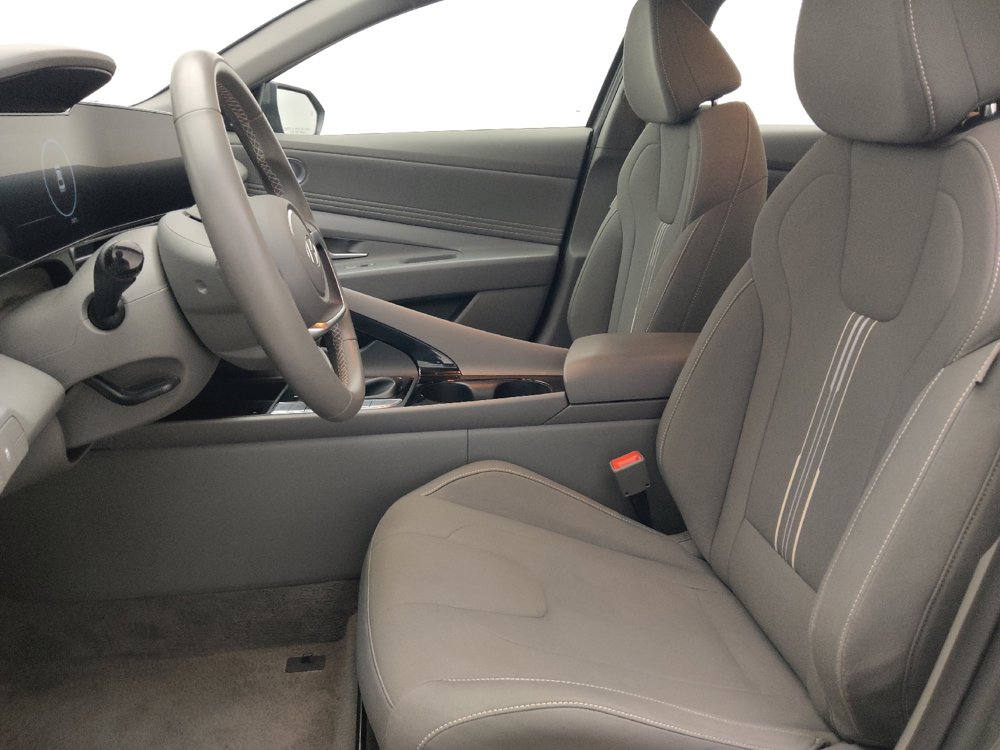 Used 2024 Hyundai Elantra SEL w/ Convenience Package FWD image 17