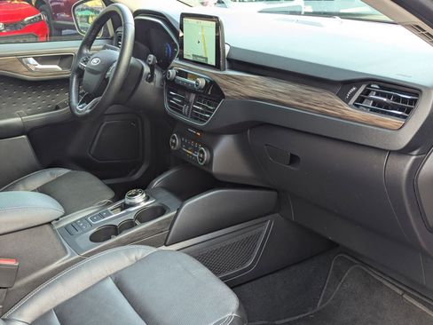 Used 2020 Ford Escape Titanium image 28