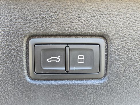 Used 2025 Audi Q7 3.0T Premium Plus image 16