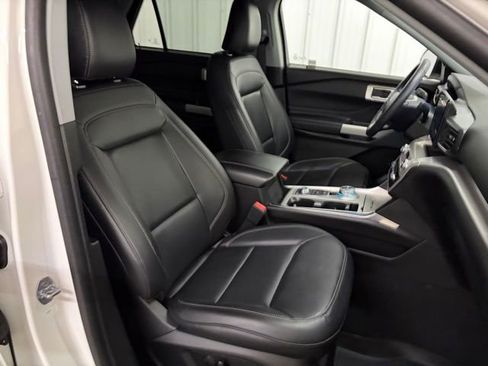 Used 2023 Ford Explorer XLT w/ Equipment Group 202A image 34
