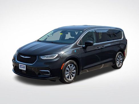 Used 2023 Chrysler Pacifica Touring-L FWD image 10