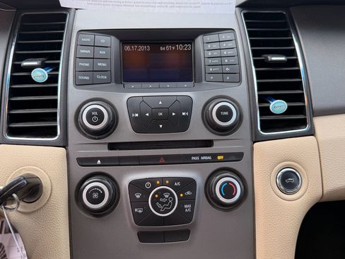 Used 2013 Ford Taurus SE FWD image 18