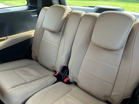 Used 2024 Mercedes-Benz GLS 450 4MATIC image 26
