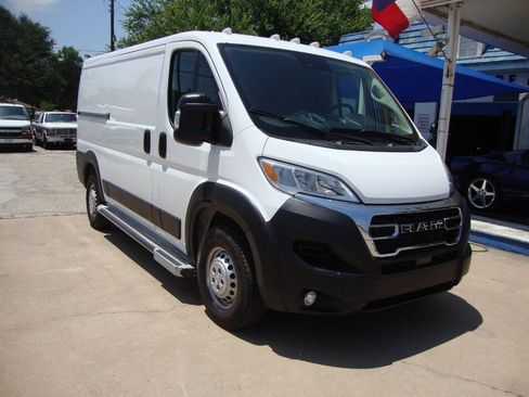 Used 2025 RAM ProMaster 2500 w/ U-Haul Equipment Group FWD image 3