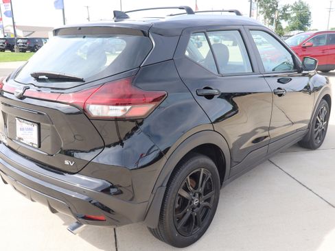 Used 2023 Nissan Kicks SV w/ Interior Electronics Package FWD image 5