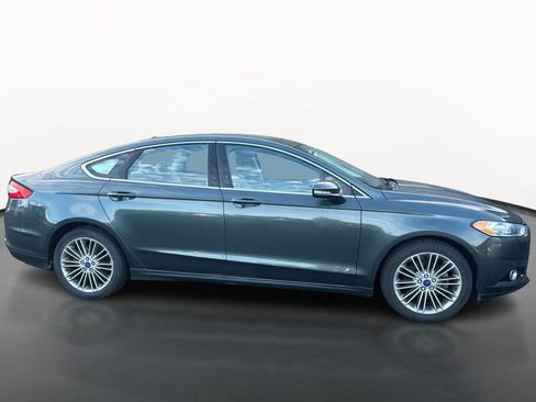 Used 2015 Ford Fusion SE w/ Equipment Group 202A FWD image 2