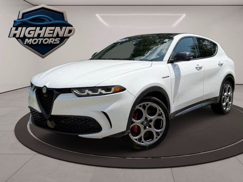Used 2024 Alfa Romeo Tonale Veloce w/ Active Assist Package AWD/4WD image 2