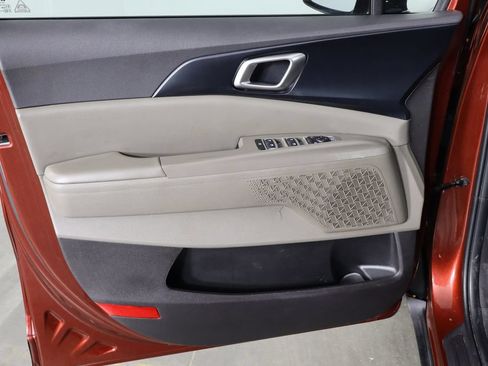 Used 2025 Kia Carnival FWD image 20