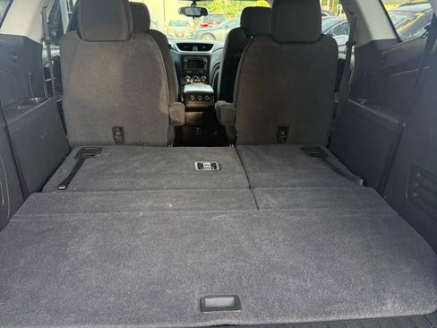 Used 2016 Chevrolet Traverse LT w/ Style and Technology Package image 5