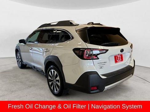 Used 2023 Subaru Outback Touring AWD/4WD image 3