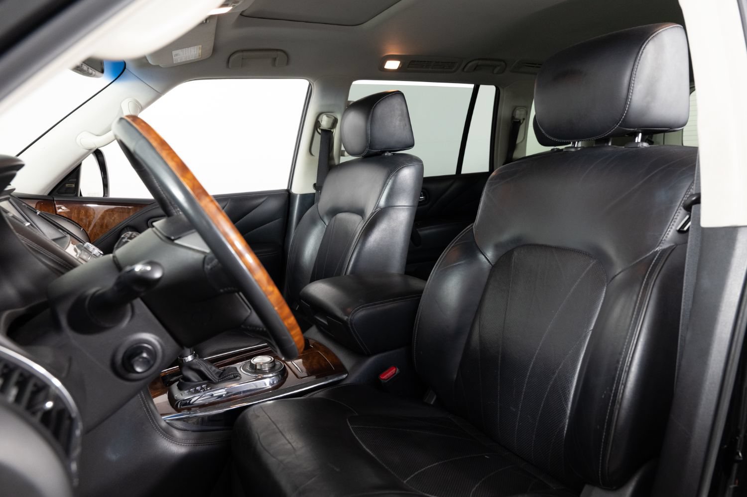 Used 2016 INFINITI QX80 4WD w/ Deluxe Technology Package image 15