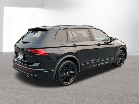 Used 2022 Volkswagen Tiguan SE R-Line AWD/4WD image 3