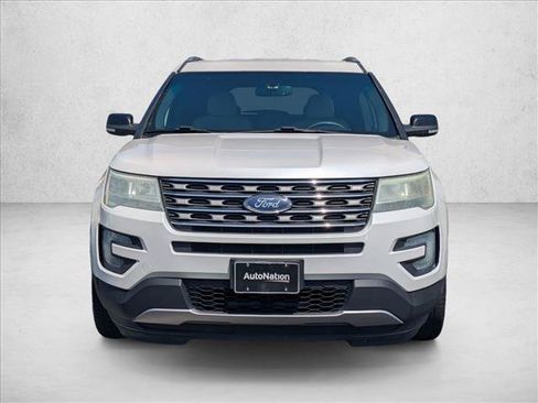 Used 2016 Ford Explorer XLT w/ Equipment Group 201A AWD/4WD image 2