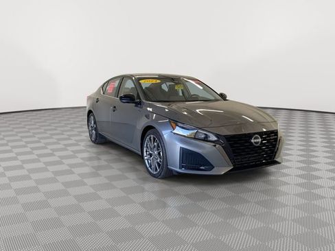 Certified 2024 Nissan Altima 2.0 SR image 2