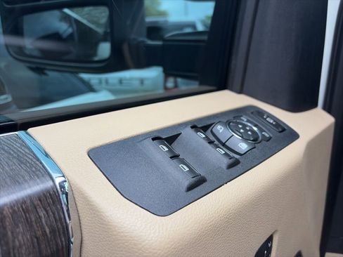 Used 2020 Ford F250 Lariat w/ Lariat Ultimate Package image 7