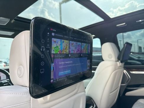 Used 2026 Cadillac Escalade Platinum Sport w/ LPO, ONYX Package AWD/4WD image 13