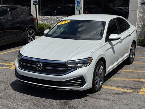 Used 2024 Volkswagen Jetta SE FWD image 17