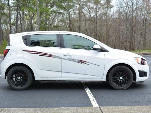 Used 2016 Chevrolet Sonic LT image 4