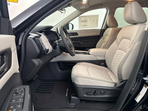 New 2025 Nissan Pathfinder SV w/ Cargo Package image 10