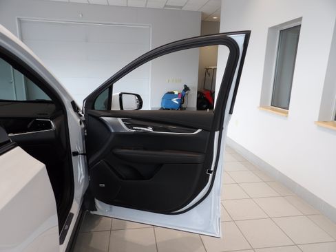 Used 2024 Cadillac XT6 Sport w/ LPO, Floor Liner Package AWD/4WD image 26