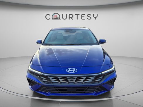 Used 2025 Hyundai Elantra Limited FWD image 9