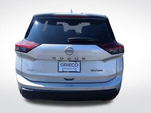 Used 2024 Nissan Rogue SV image 6
