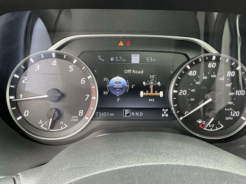 Used 2020 Nissan Titan SL w/ Moonroof Package image 46