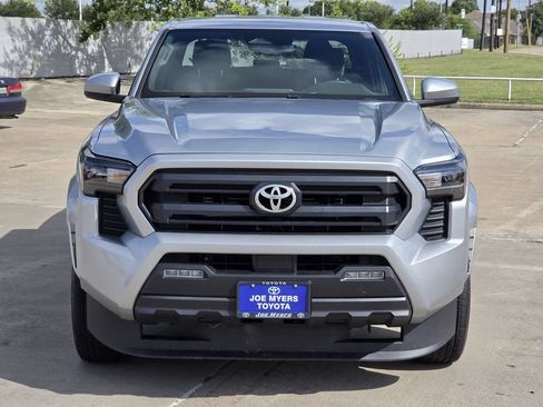 Used 2025 Toyota Tacoma SR5 AWD/4WD image 3