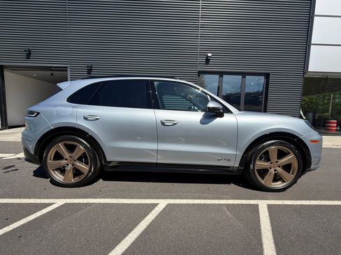New 2026 Porsche Cayenne GTS AWD/4WD image 8