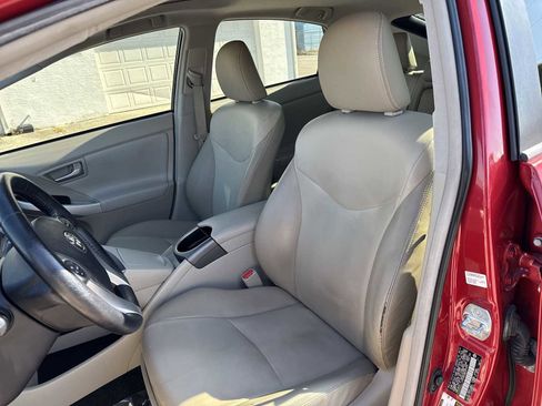 Used 2014 Toyota Prius Four image 16