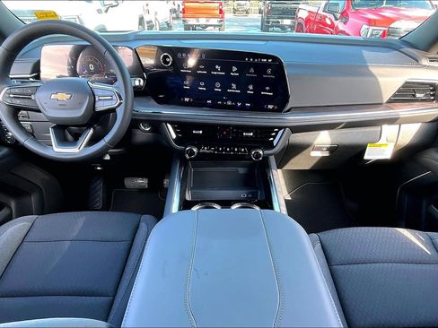 New 2026 Chevrolet Suburban LS image 5