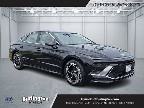 Certified 2025 Hyundai Sonata SEL FWD image 1