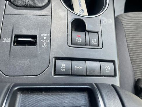 Used 2021 Toyota Highlander L FWD image 20