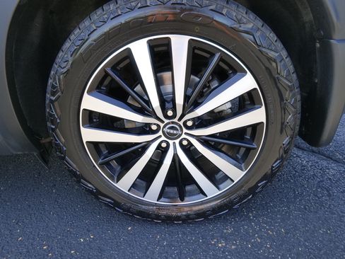 Certified 2024 Nissan Pathfinder Platinum AWD/4WD image 11