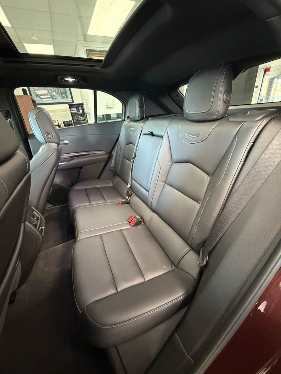 Used 2023 Cadillac XT4 Luxury w/ Cold Weather Package FWD image 12