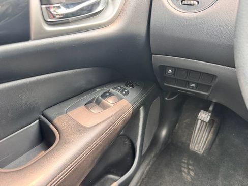 Used 2020 Nissan Pathfinder S FWD image 13