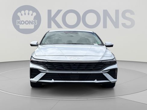 Certified 2024 Hyundai Elantra Limited FWD image 11
