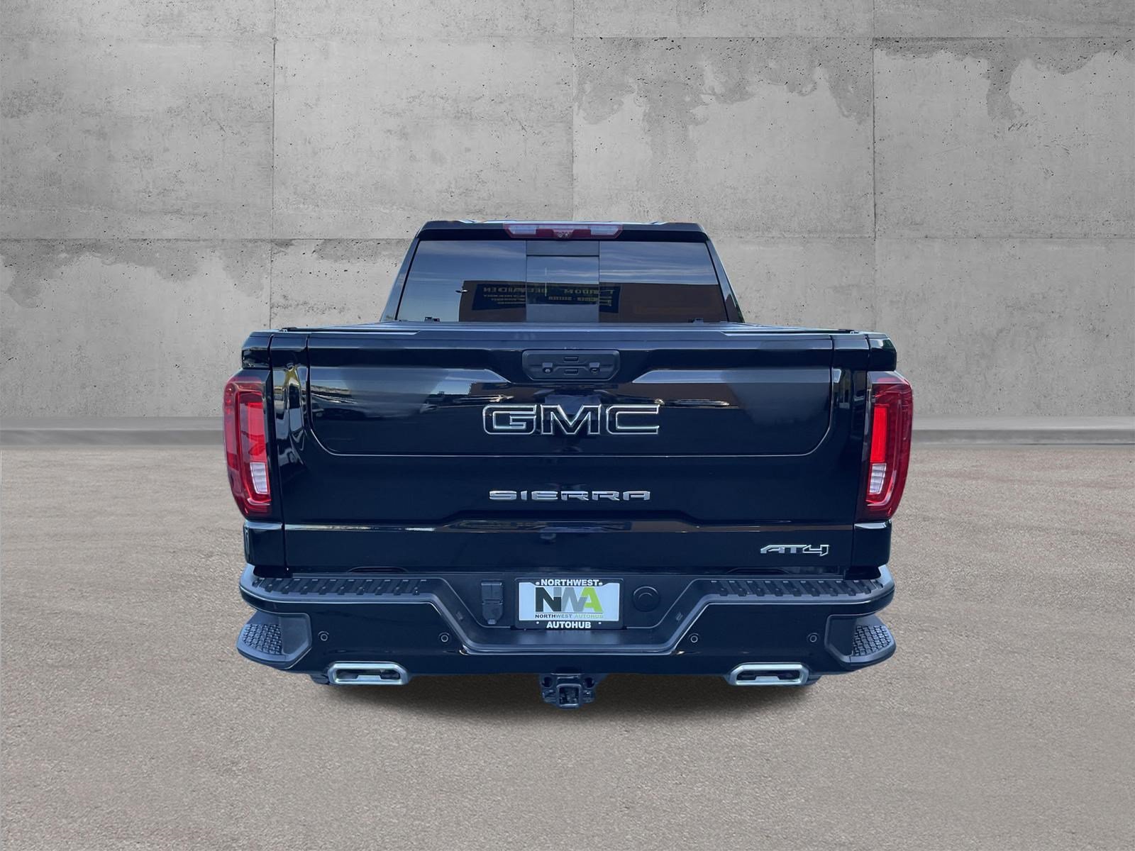 Used 2023 GMC Sierra 1500 AT4 w/ Technology Package AWD/4WD image 4