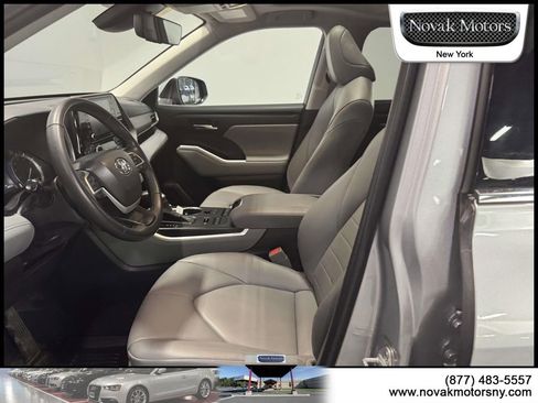 Used 2022 Toyota Highlander XLE AWD/4WD image 15