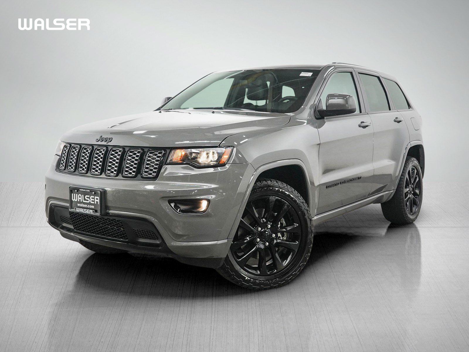 Used 2022 Jeep Grand Cherokee Laredo X AWD/4WD image 1