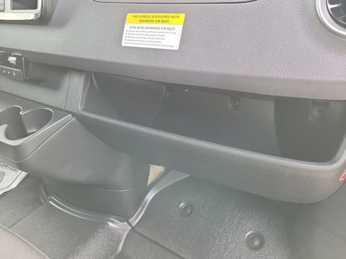 Used 2025 Mercedes-Benz Sprinter 2500 image 22