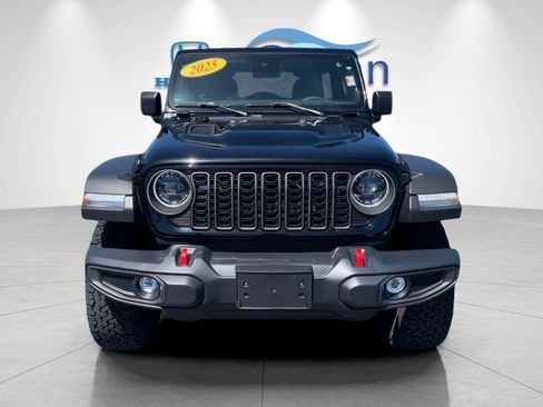 Used 2025 Jeep Wrangler Unlimited Rubicon AWD/4WD image 8