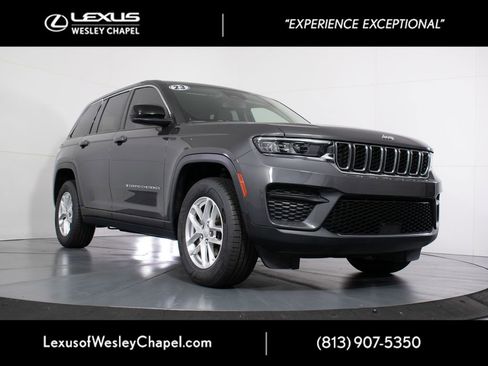 Used 2023 Jeep Grand Cherokee Laredo RWD image 1
