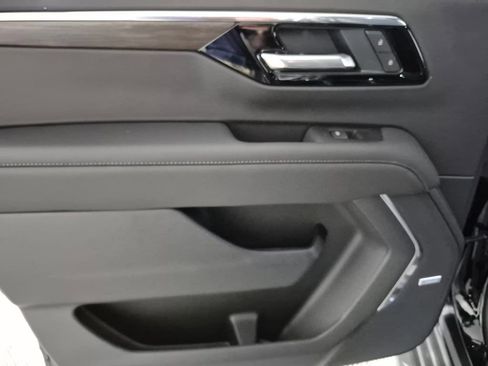 New 2026 Chevrolet Suburban LT image 22